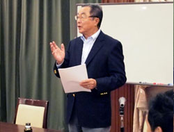 会長による発表「筆跡心理学の新たな出発」